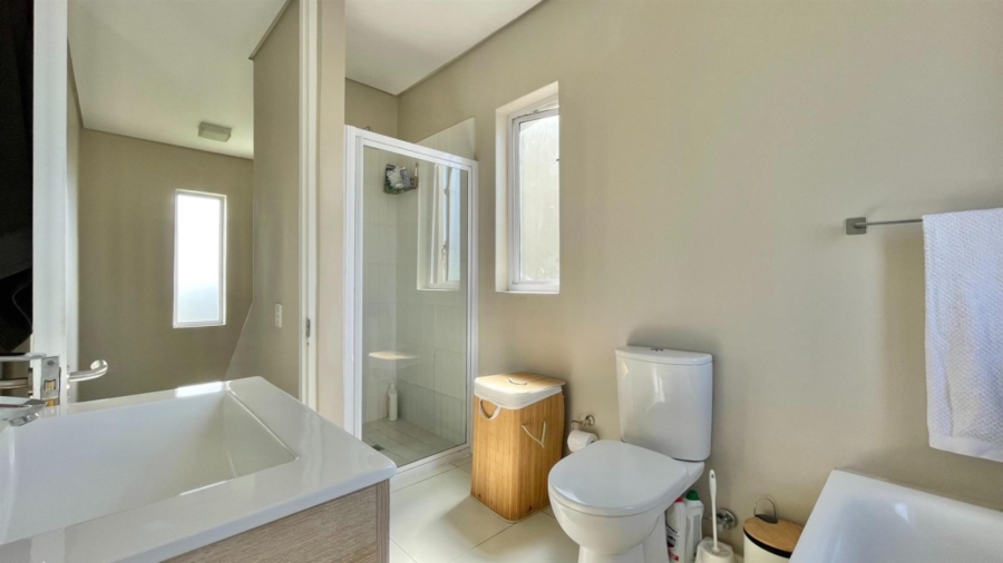 To Let 2 Bedroom Property for Rent in Somerset Lakes Western Cape